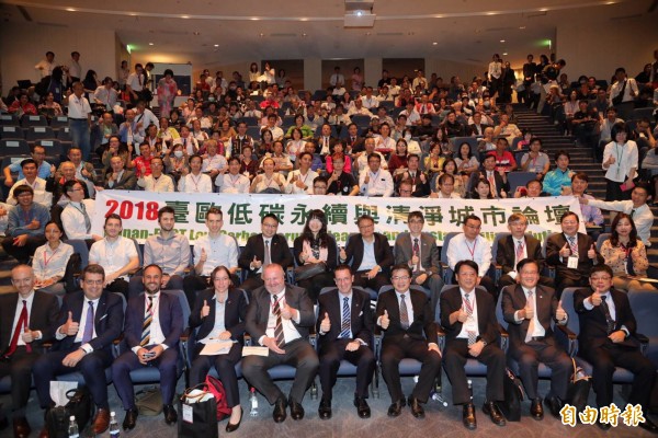 2018年台歐低碳論壇在香格里拉台南遠東國際大飯店國際會議廳登場，共200多人士參與。（記者蔡文居攝）