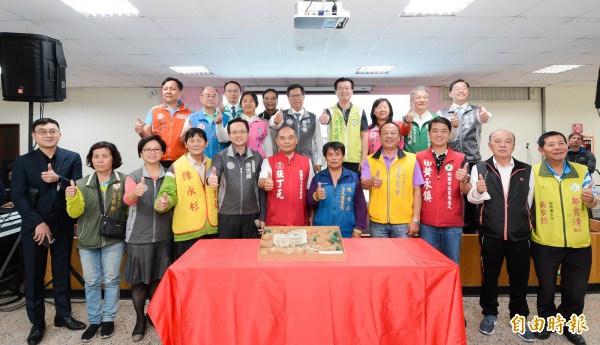 地方人士對於公二公園興建社福館，都一致叫好。（記者謝武雄攝）