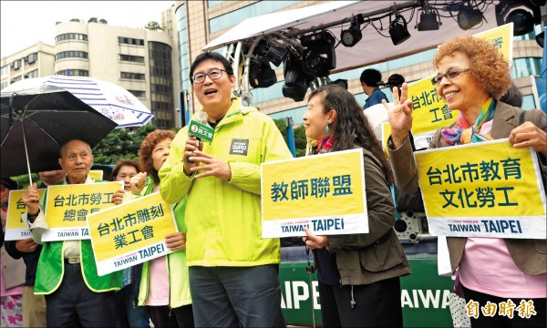 民進黨台北市長候選人姚文智昨舉行記者會，號召民眾今站出來，響應「手牽手、護台北」活動。（記者方賓照攝）