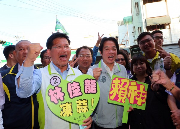 台中市政府強調，市長林佳龍（左）的施政讓台中4年來進步許多。（林佳龍競選總部提供）