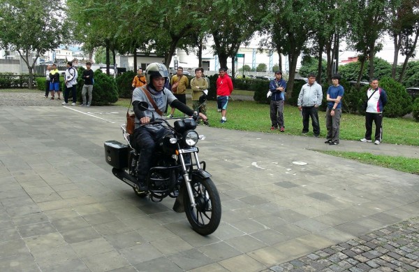 南投林管處招考巡山員要考騎打檔車。（南投林管處提供）