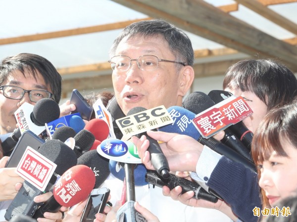 台北市長柯文哲出席士林官邸菊花展開幕，媒體聯訪。（記者王藝菘攝）