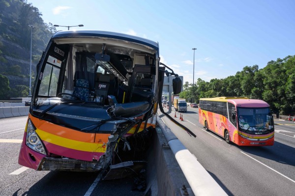 香港今日清晨近5時許發生一起嚴重的死亡車禍，導致5人死亡，32人受傷。（法新社）