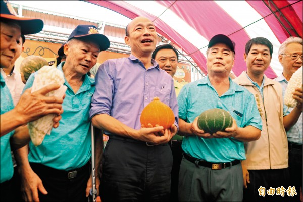 高雄市長當選人韓國瑜昨參加瓜瓜節活動表示，他支持九二共識，也獲得高雄市民的授權。（記者黃佳琳攝）