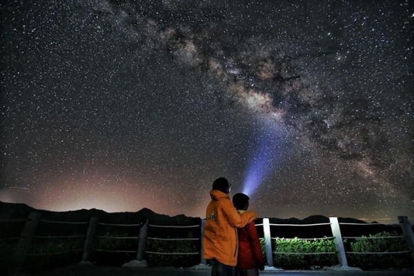 合歡山鳶峰等地區，擁有美麗璀璨的星空。（清境觀光協會李從秀提供）