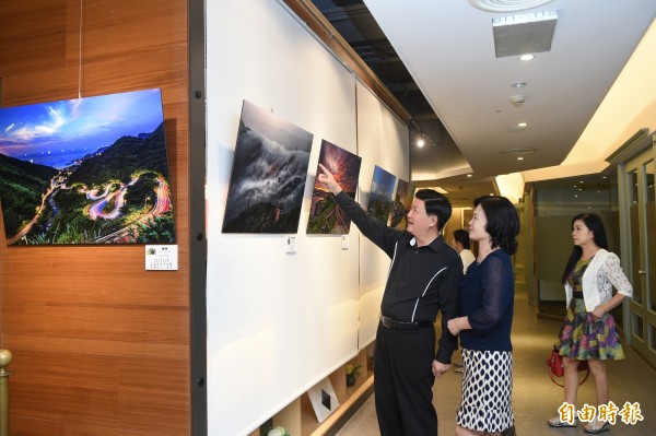 透過鏡頭呈現台灣風土人情之美的台灣之美攝影聯展，今天起在高雄福華名品想生活空間登場，喚起大眾對這塊土地的疼惜。（記者張忠義攝）