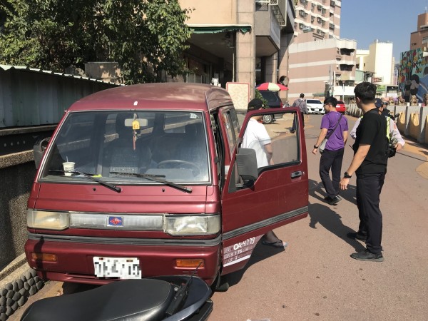 媽祖不保佑壞人，竊賊到大里偷車，將車停在南屯萬和宮媽祖巷，5小時就被抓。（記者蘇金鳳翻攝）