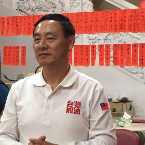 國民黨宜蘭縣頭城鎮黨部主委賴良洲，以無黨籍身分參選縣議員並順利當選，卻涉嫌送水果禮盒賄選，被檢方依違反選罷法起訴。 （翻攝自賴良洲臉書）