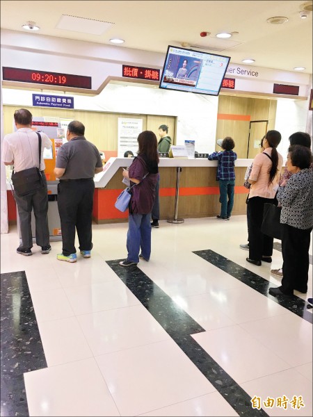 衛福部健保署表示,若單次住院超過部分負擔上限,每次批價時會直接扣除結清。(記者林惠琴攝) 衛福部健保署表示,若單次住院超過部分負擔上限,每次批價時會直接扣除結清。(記者林惠琴攝)