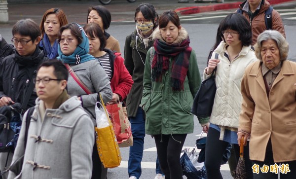 北台灣整天冷颼颼，白天高溫僅17至19度，入夜後氣溫還會更進一步降至12、13度。（資料照）