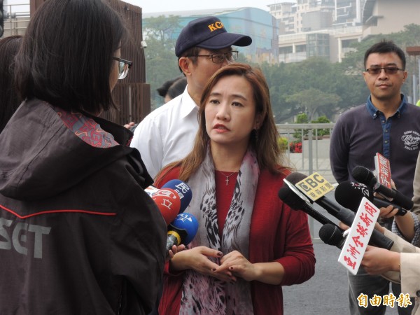 準高市新聞局長王淺秋說明就職典禮現場管制緣由,主要考量安全。(記者王榮祥攝) 準高市新聞局長王淺秋說明就職典禮現場管制緣由,主要考量安全。(記者王榮祥攝)