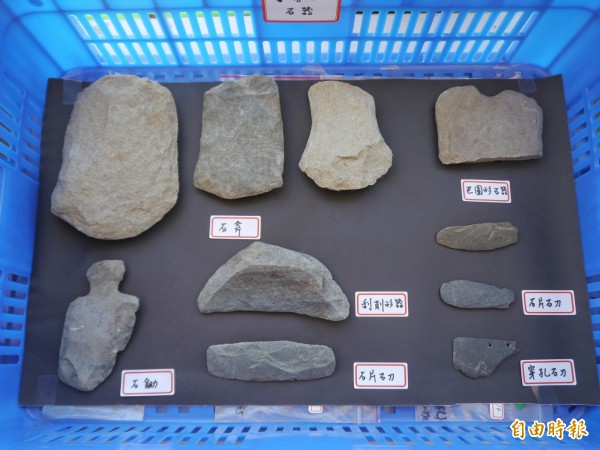 考古團隊發現營埔文化石器，距今約2500至3500年。（記者張軒哲攝）