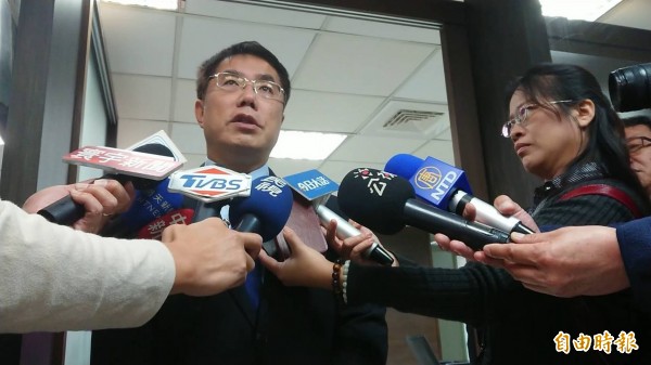 對於高雄市長韓國瑜提議興建高屏機場，台南市長黃偉哲認為可行性難度高。（記者洪瑞琴攝）