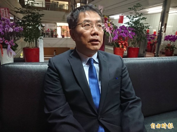 台南市長黃偉哲說明龍崎掩埋場開發案爭議。（記者洪瑞琴攝）