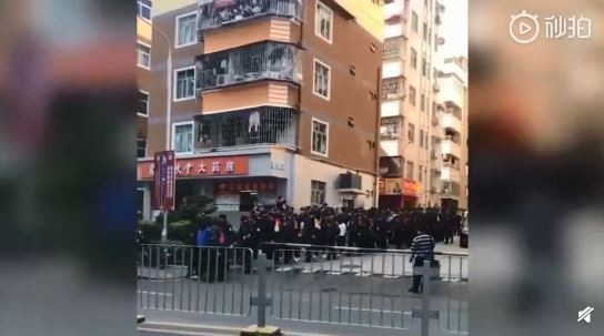 中國深圳警方27日破獲一個賣淫集團，並逮捕約200名嫌犯，該集團主打「處女」下海，然而卻被揭露這些妓女根本都不是處女。（圖翻攝自微博）