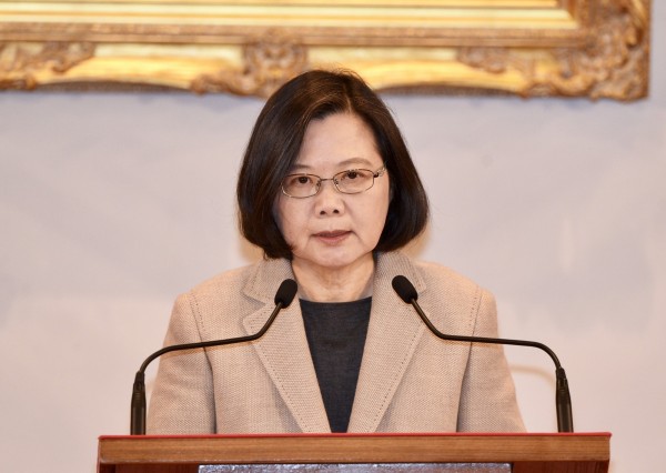總統蔡英文指出，北京當局把「九二共識」重新定義為「一個中國、一國兩制」，這個名詞已不再有模糊空間，呼籲台灣各政黨不要再講「九二共識」。（資料照）