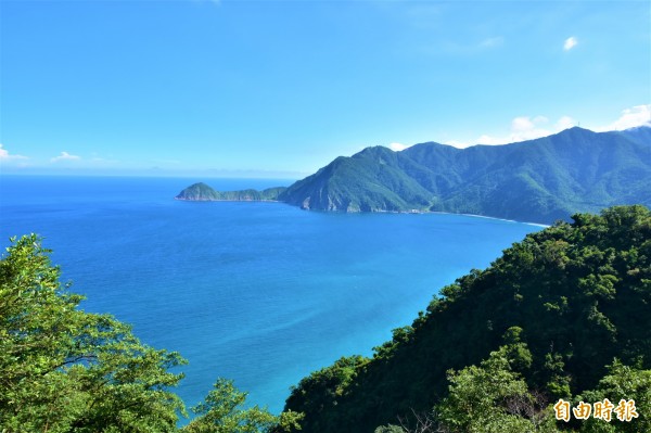 舊蘇花公路緊鄰太平洋海濱，公路總局將朝太平洋景觀大道規劃。圖為蘇花公路遠眺東澳灣美景。（資料照）