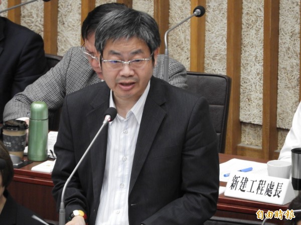 高雄市財政局長李樑堅說，高雄市若加上六大基金及三大營業基金、勞健保欠款等隱藏債務，實際負債約3125億元。（記者葛祐豪攝）