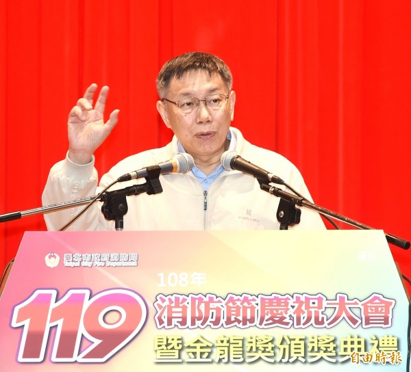 台北市長柯文哲近日接受媒體訪問，談到兩岸關係時，引用「孟子．梁惠王」下篇的「惟仁者能以大事小，惟智者能以小事大」，直呼，「中國可以不仁，但是台灣不可以不智。（記者方賓照攝）