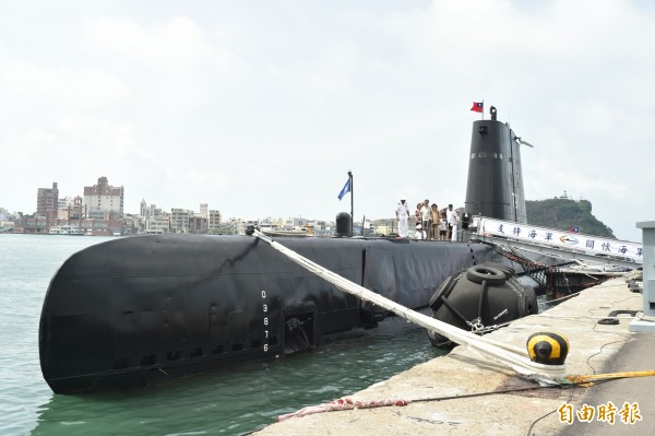 海軍茄比級潛艦「海獅軍艦」服役逾70年，經大修後除返崗位。圖為大修前開放民眾參觀情景。（記者張忠義攝）