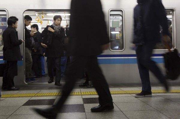 日本東京鐵路網密集，每天運輸約720萬人次。（彭博）