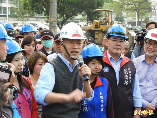 民進黨前立委林濁水，日前在臉書表示，在高雄市長韓國瑜大力宣傳下，「一出去就銷掉了價值高達高雄（農業産值）的0.11%，更佔了高雄農工産值2.1兆的0.009%」。韓聞訊回應感謝讚美，不過弄懂林的意思後，再回富貴人家不懂基層心聲。（資料照）