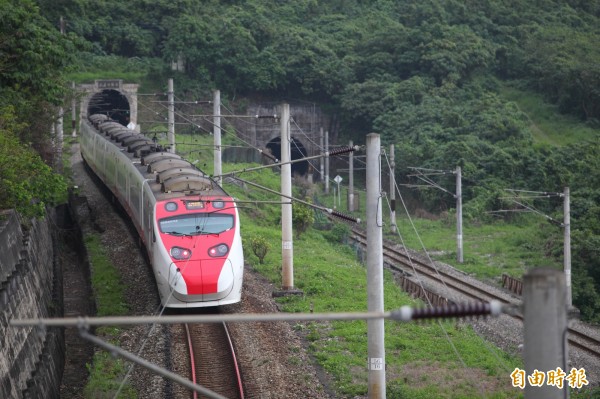 媒體分析東部鐵路運量打不開的「4大瓶頸」，包括東西幹線重疊、岸壁月台擋道、貨運列車多及雙軌化未連線。（資料照）