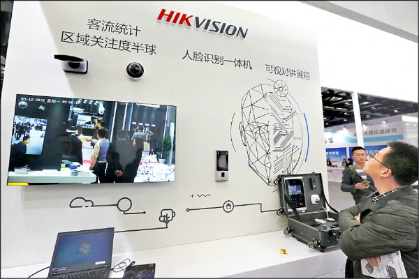 為防止中國竊取我公務機關機密，蔡政府三月底前將公布一份中資企業品牌清單，禁止中央與地方政府等公務機關採購；海康威視曾受命中國官方監控新疆維吾爾民族，極可能被列入。（路透）