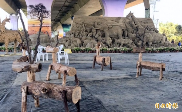 南投沙雕藝術文化園區環境優美，裡頭展出的動物作品栩栩如生。（記者謝介裕攝）