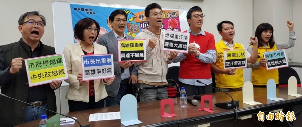 環團攜手高市多黨議員促韓邁合作，停發興達燃煤機組操作許可。（記者陳文嬋攝）