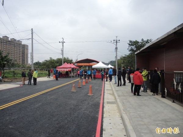 新北市工務局在中央路4段及國道3號間，開闢頂埔6號道路，並命名為福田路。（記者翁聿煌攝）