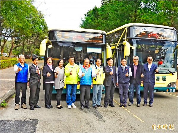 南投客運埔里往返暨大區間車正式開進暨大校園。
（記者佟振國攝）