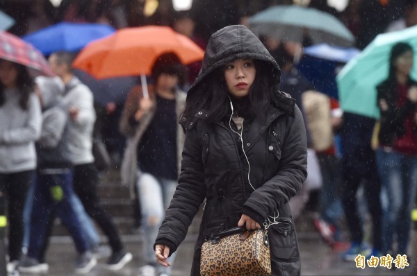 中央氣象局指出，今天（16日）桃園以北、宜蘭地區將轉為有雨的天氣，花東也有局部短暫降雨。（資料照）