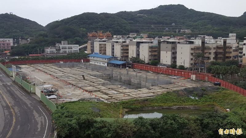 基隆水族館預定地因慶富詐貸案，至今仍只見地基不見館。（記者林欣漢攝）