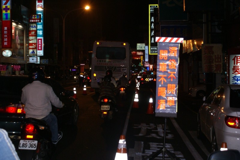 南市警方18日起一連3天展開全面取締酒駕大執法。（記者王俊忠翻攝）