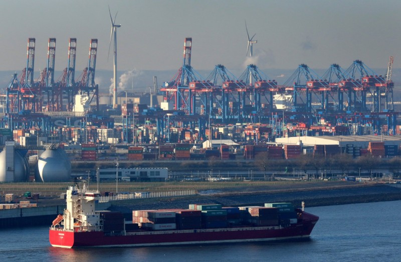 WTO公布的前景貿易指數不甚樂觀，除了貨櫃港吞吐量指數勉強維持在100.3尚可，但該數據有可能受美中關稅戰的預期心理影響。示意圖，德國漢堡港。（歐新社）