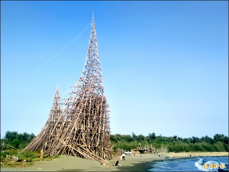 日落塔和月牙型海灘已是漁光島的特色之一，漁光島藝術節今年將再度舉辦。
（資料照，記者邱灝唐攝）