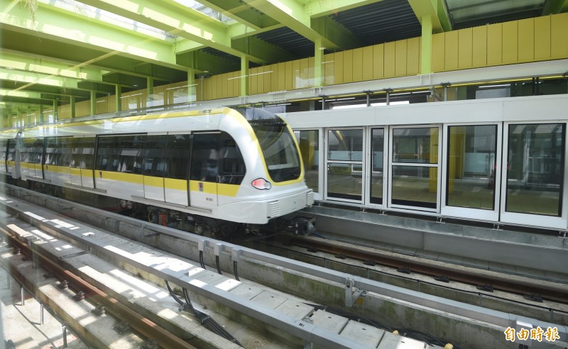 捷運環狀線預定今年第四季通車，最近密集試車，沿線居民不斷抱怨噪音。（資料照，記者方賓照攝）