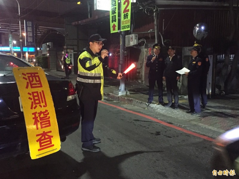 警方執行酒測勤務。（資料照）