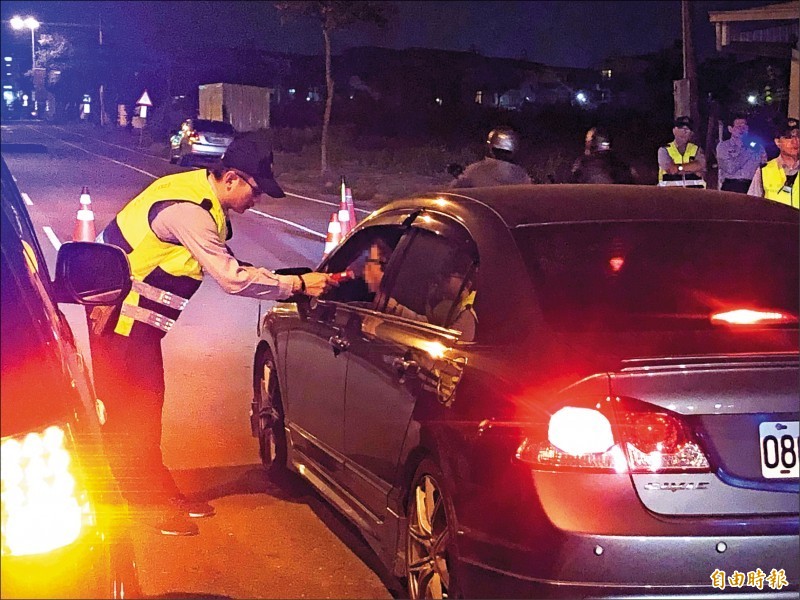 立法院昨通過提案，要求交通部三個月內研議酒駕直接沒入車輛，交通部長林佳龍表示支持。（資料照）