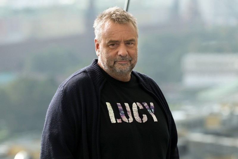 曾來台拍攝電影《露西》的59歲法國名導盧貝松（Luc Besson），去年受到女星指控下藥迷姦，巴黎檢察署在調查後認為沒有足夠證據，撤銷告訴。不過當局指出，上週又收到一名女星稱盧貝松曾在2002年對她暴力強吻，相關單位正針對此案展開新的性暴力案調查。（美聯社）