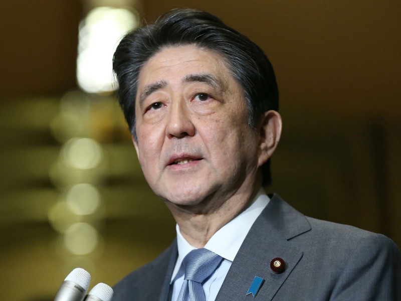 日本首相安倍晉三表示，日本支持川普避免輕易讓步的決定。（法新社）