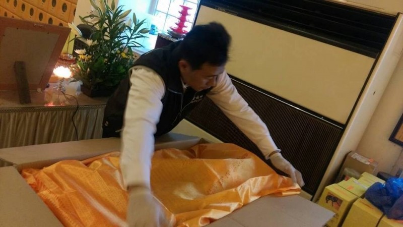 寵物禮儀師成近年新興行業,年薪更可達到70萬。(取自萬里福田寵物城堡臉書) 寵物禮儀師成近年新興行業,年薪更可達到70萬。(取自萬里福田寵物城堡臉書)