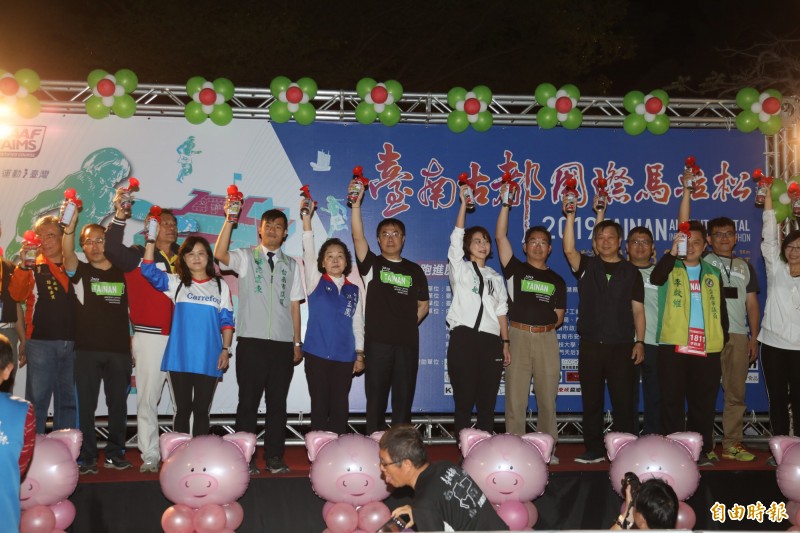 台南古都國際馬拉松起跑。（記者劉婉君攝）