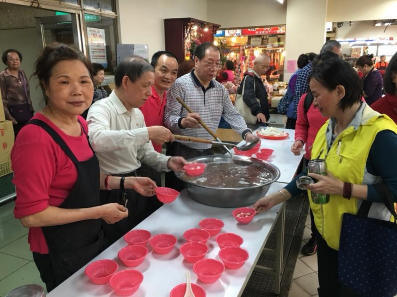 為慶祝土地公誕辰，新北市政府多座市場將在8日發放平安圓。（圖由新北市政府市場處提供）