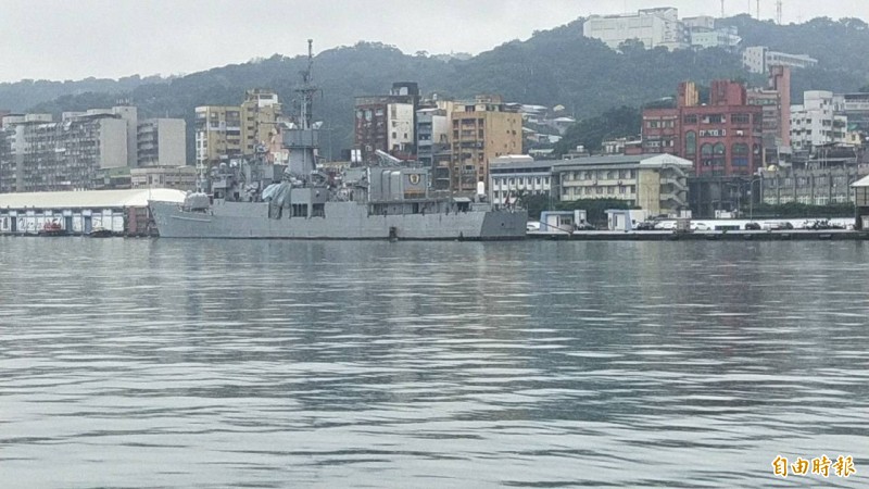 基隆港今天凌晨發生軍艦被商船擦撞事件。(記者俞肇福攝) 基隆港今天凌晨發生軍艦被商船擦撞事件。(記者俞肇福攝)