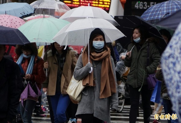 冷空氣雖已減弱，北台灣仍為濕冷天氣。（資料照）