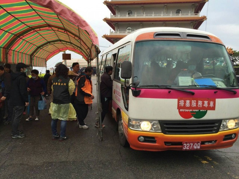 清明掃墓祭祖免驚，台中有免費接駁專車避塞車之苦。（圖：市府提供）