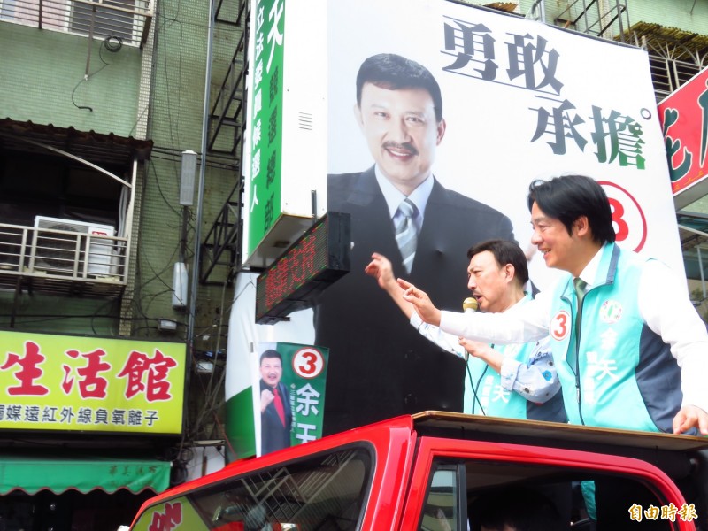 前行政院長賴清德今天下午至三重為立委補選候選人余天站台。（記者陳心瑜攝）