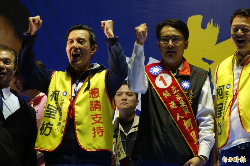 前總統馬英九今晚到鹿港為立委候選人柯呈枋站台。（記者劉曉欣攝）